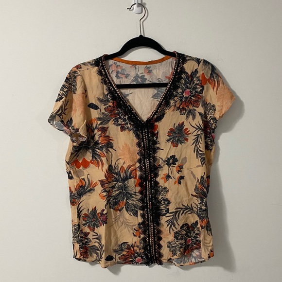 Pink Floral Blouse with Black Lace Details - Picture 9 of 9